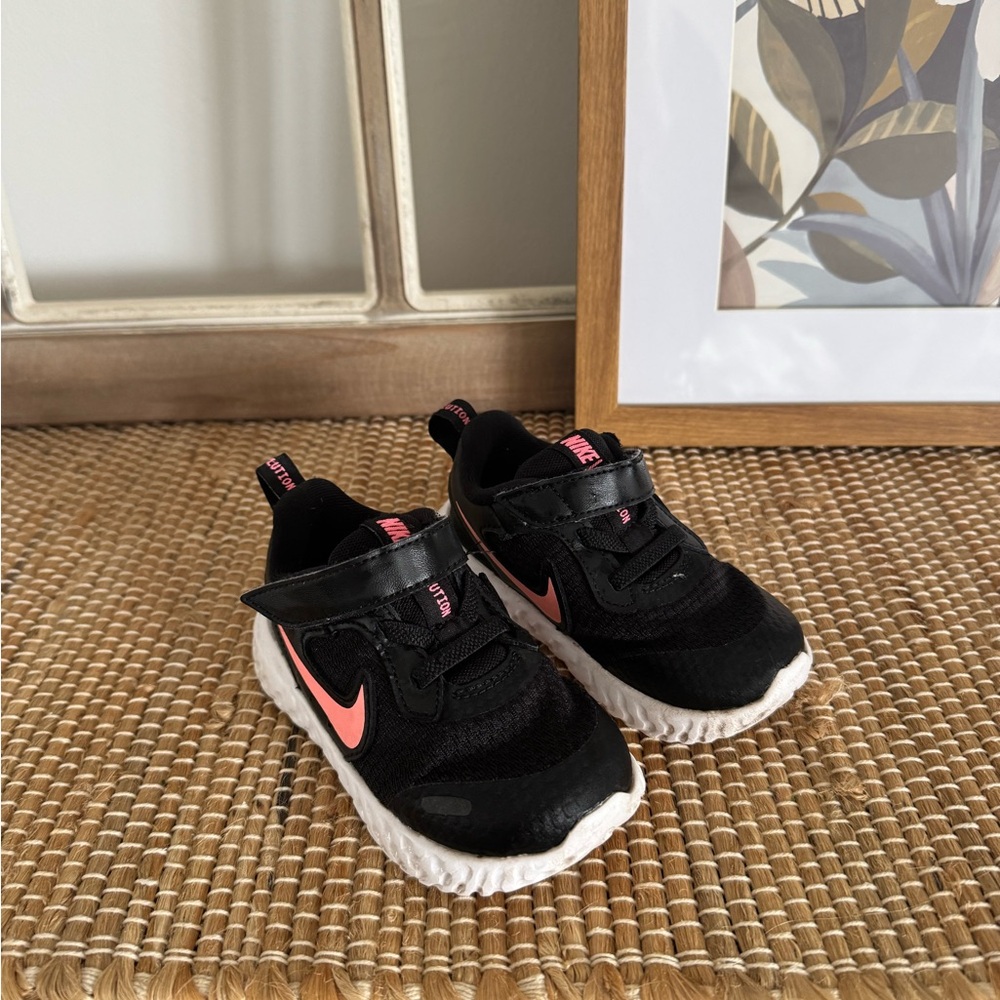 Nike Revolution Girls Toddler Baby Size 6